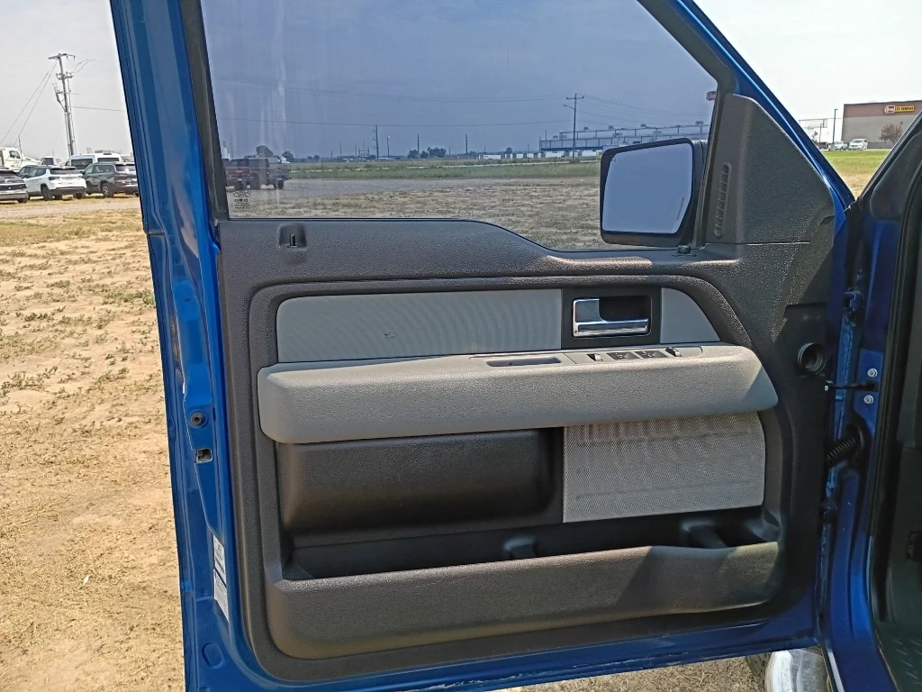 Used 2012 Blue Ford XLT image 16