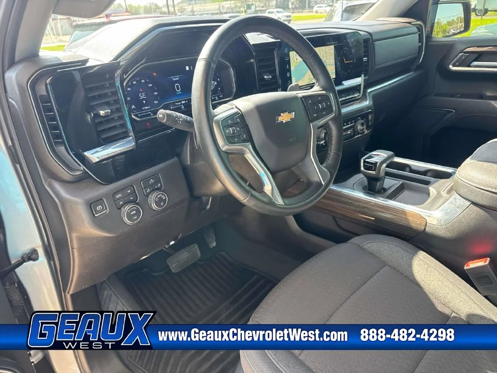 Used 2023 Gray Chevrolet LT image 39