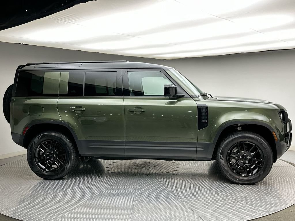 New 2026 Woolstone Green Land Rover S image 5
