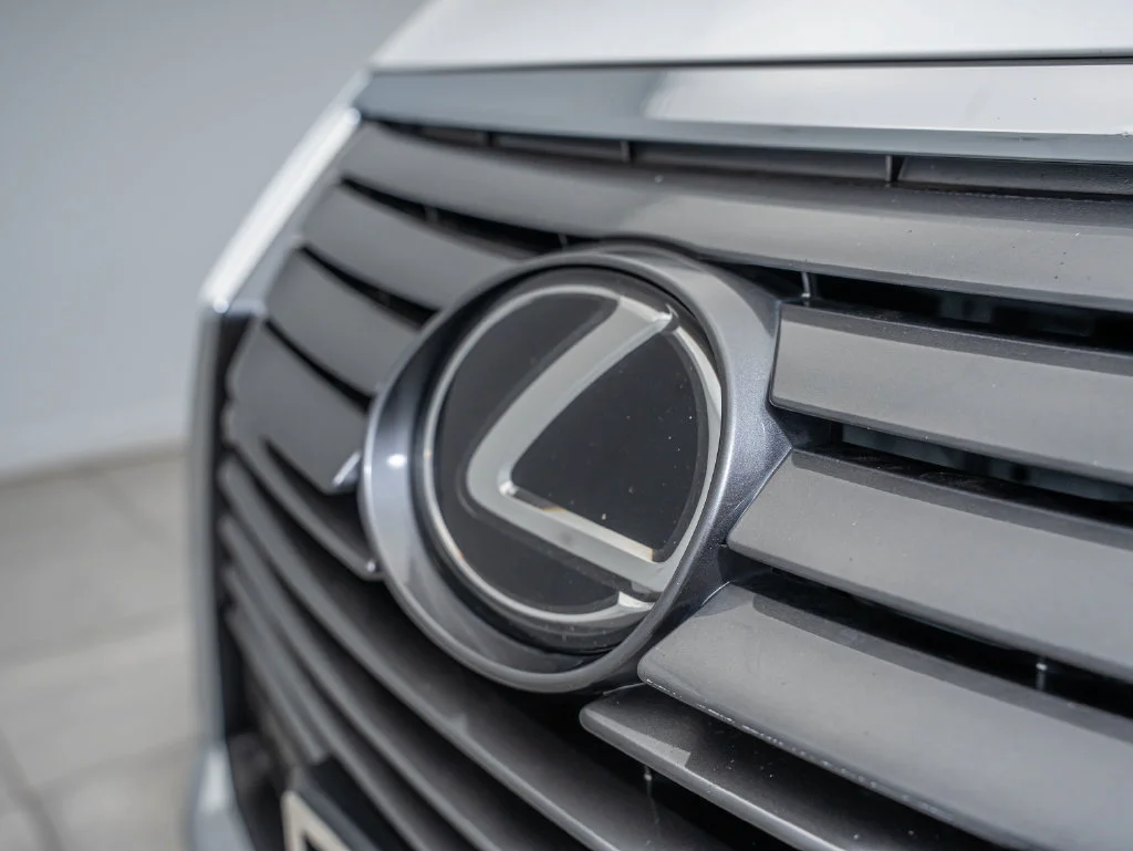 Used 2019 Eminent White Pearl Lexus 350L image 3