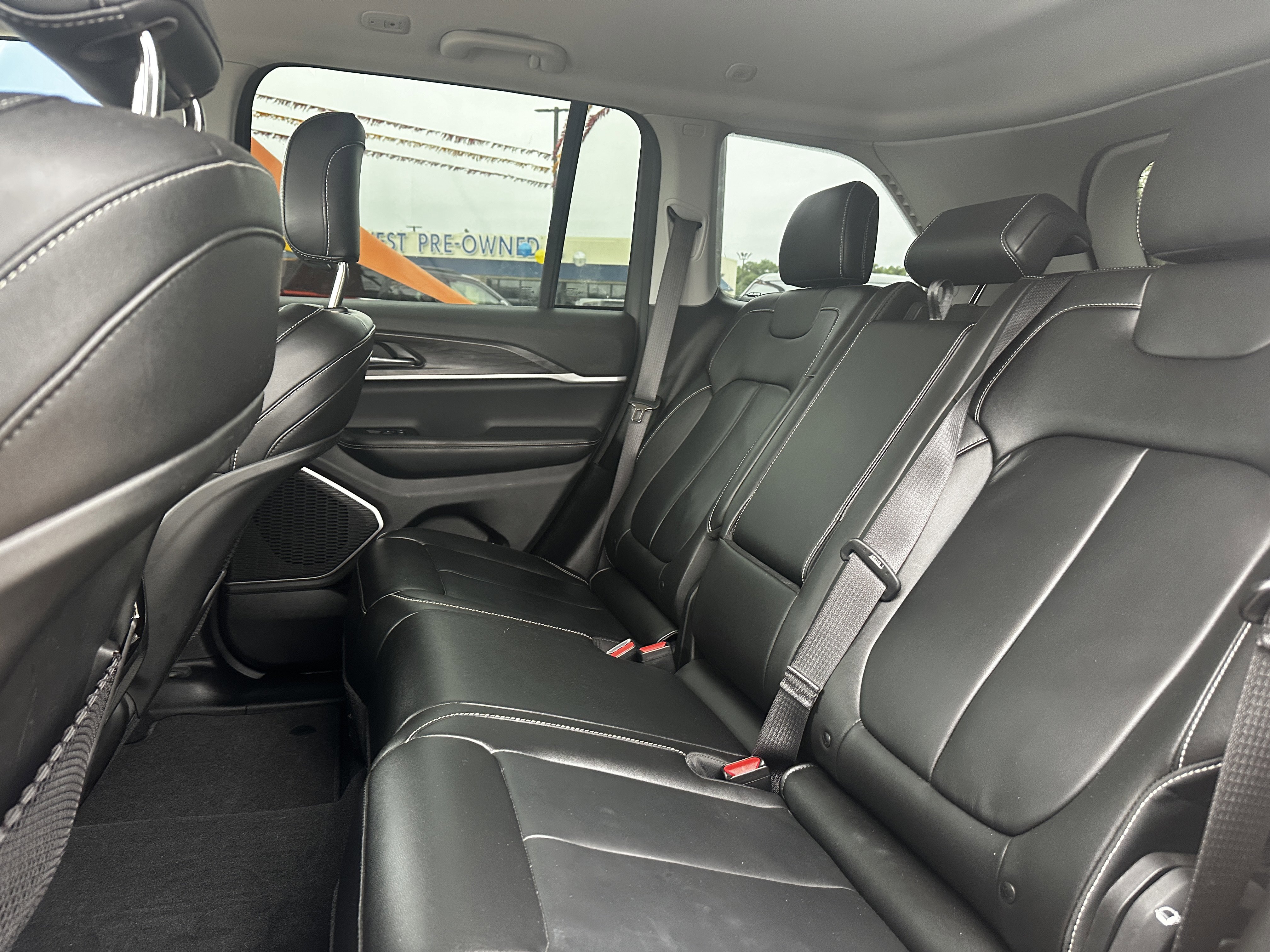 Used 2023 Velvet Red Pearlcoat Jeep Limited image 15