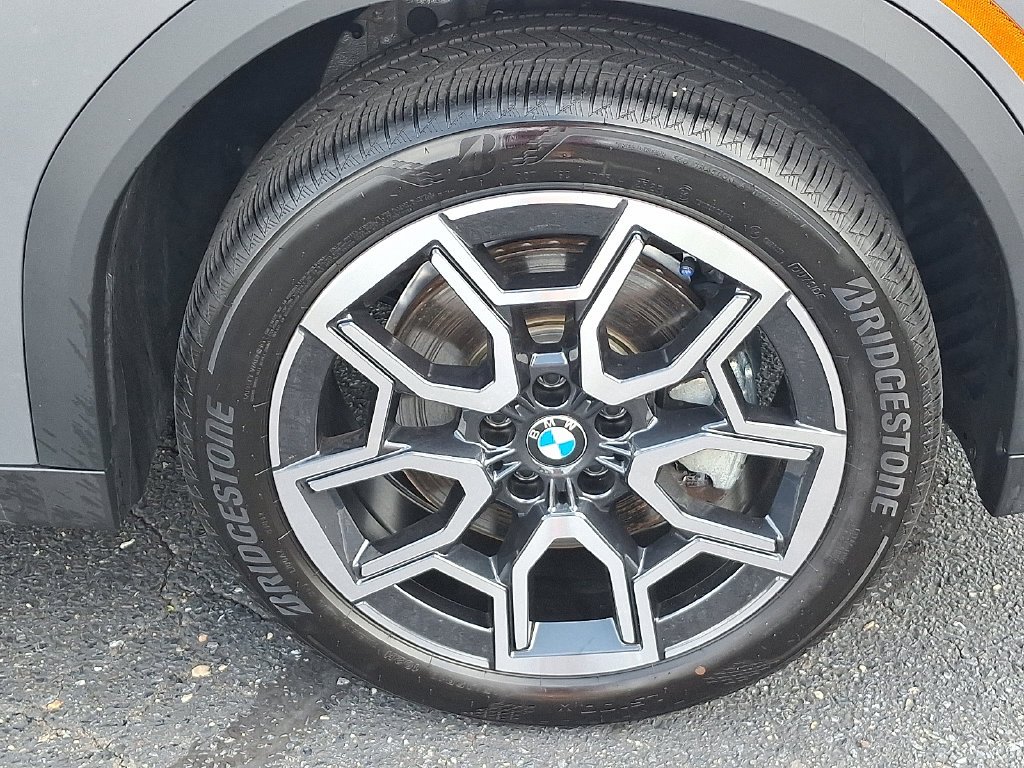 Used 2026 Black Sapphire Metallic BMW xDrive28i image 7