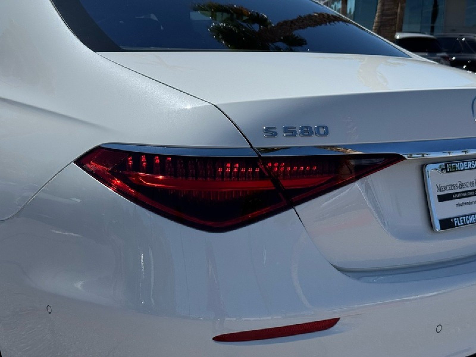 New 2026 MANUFAKTUR Moonlight White Metallic Mercedes-Benz S 580 4MATIC® Sedan image 17