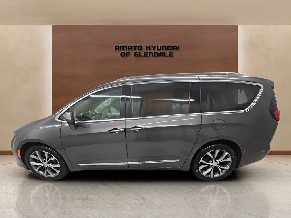 Used 2018 Gray Chrysler Limited image 3