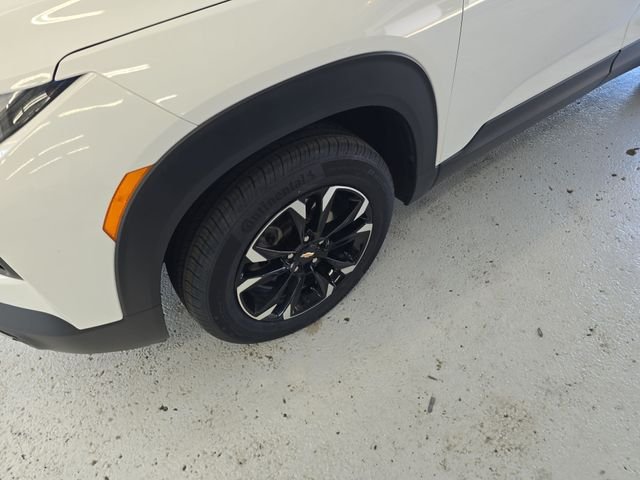 Used 2021 White Chevrolet LT image 9