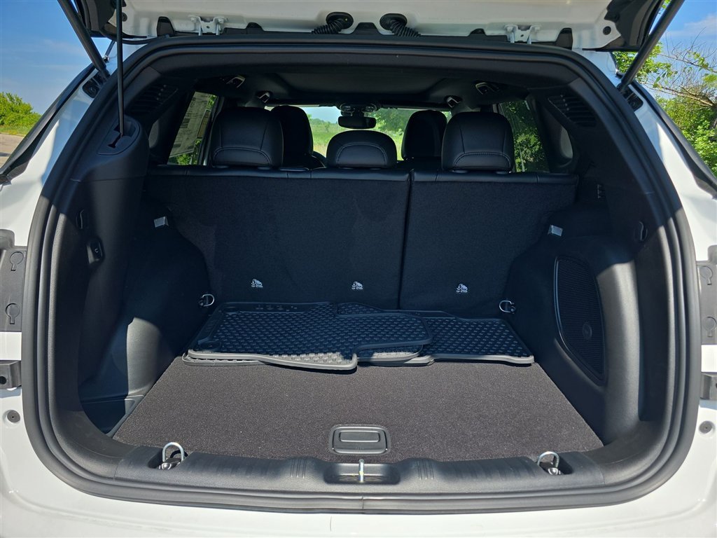 New 2026 Bright White Clear-Coat Exterior Paint Jeep Trailhawk image 15