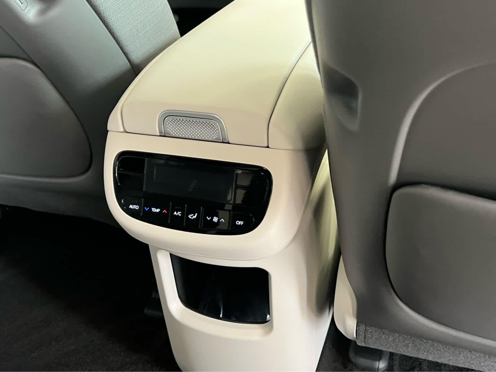 2026 Hyundai IONIQ 9 SE - Photo 24