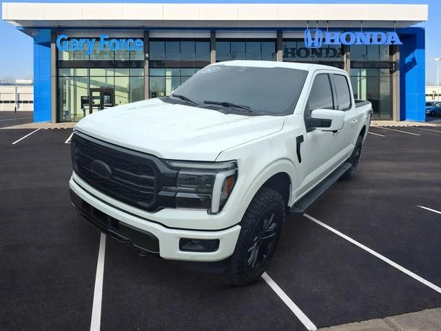 Used 2025 White Metallic Ford Lariat image 4