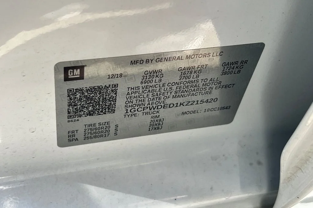 Used 2019 White Chevrolet RST image 31