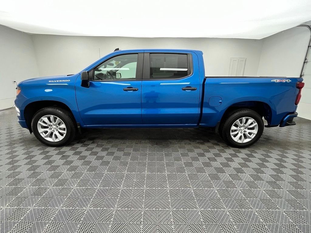 Used 2022 Glacier Blue Metallic Chevrolet Custom image 12