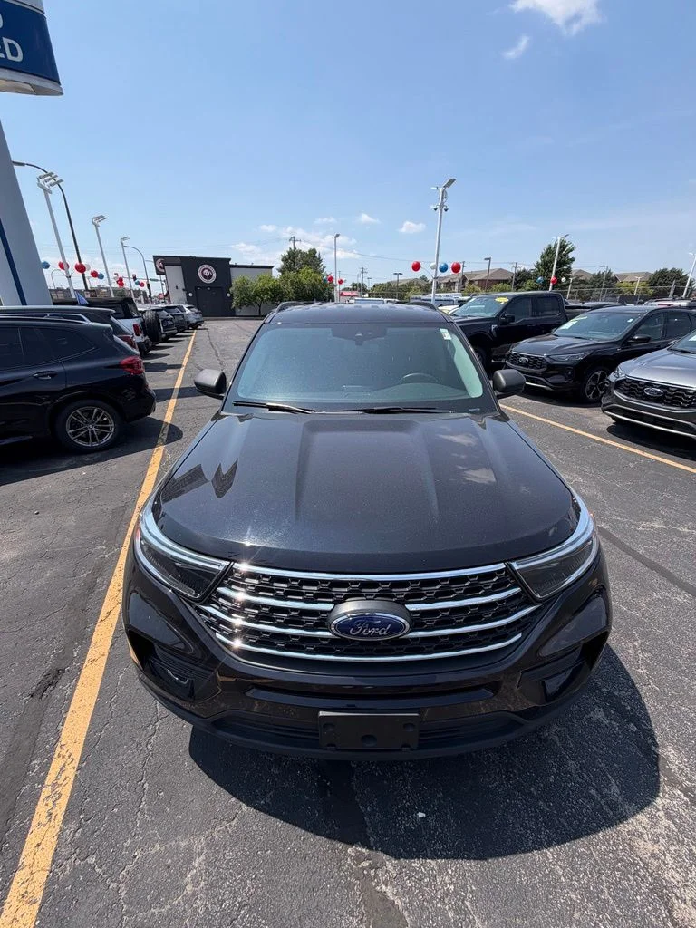 Certified Used 2022 Black Metallic Ford XLT image 4