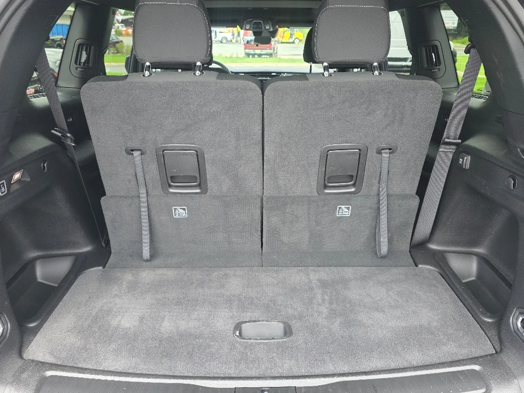 Used 2026 Baltic Grey Metallic Clear Coat Jeep Laredo image 4
