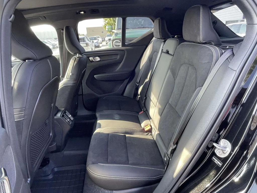 New 2026 Onyx Black Volvo Ultra Black Edition image 3
