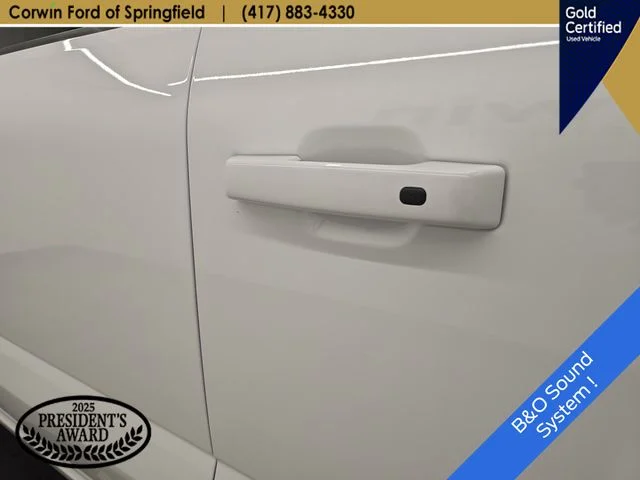 Used 2023 Oxford White Ford Lariat image 10