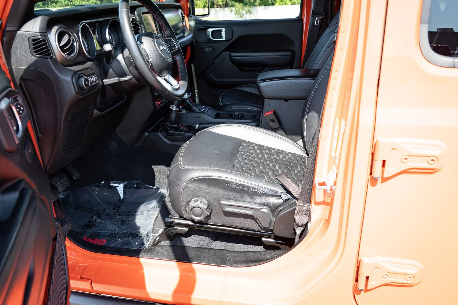 Used 2019 Orange Jeep Unlimited Rubicon image 17