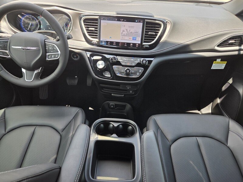 2026 Chrysler Pacifica Select - Photo 13