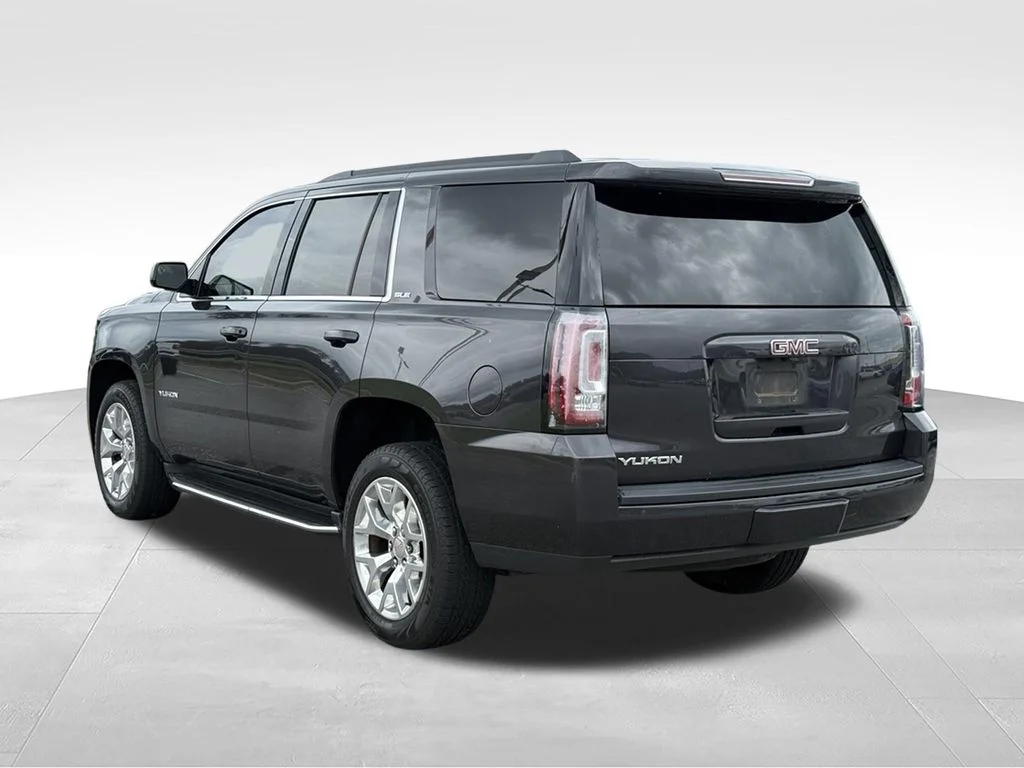 Used 2017 Silver GMC SLE image 3