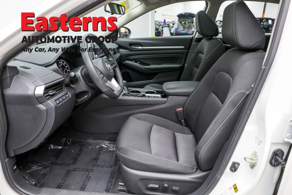 Used 2022 White Nissan 2.5 SV image 14