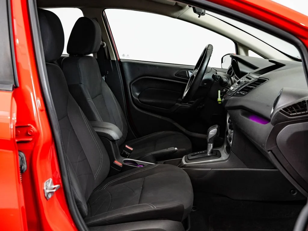 Used 2015 Race Red Ford SE image 23