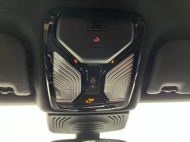 Used 2022 White BMW xDrive30i image 35