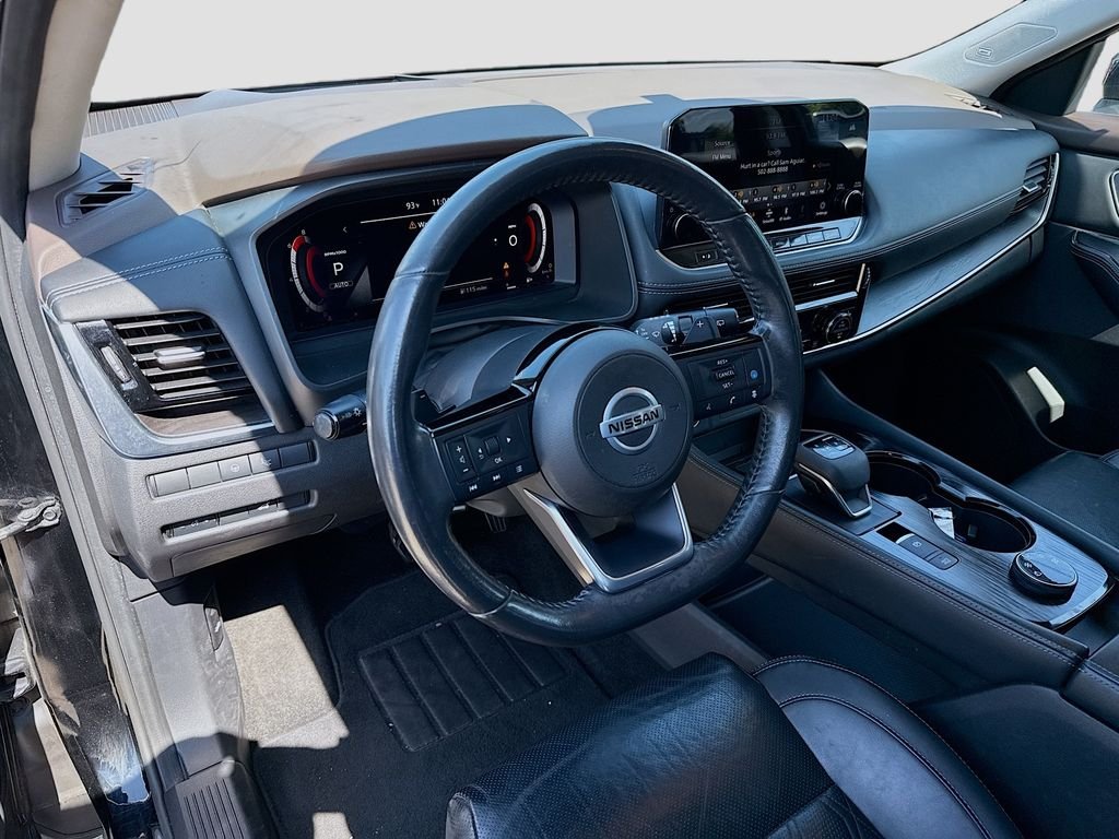 Used 2021 Super Black Nissan Platinum image 9