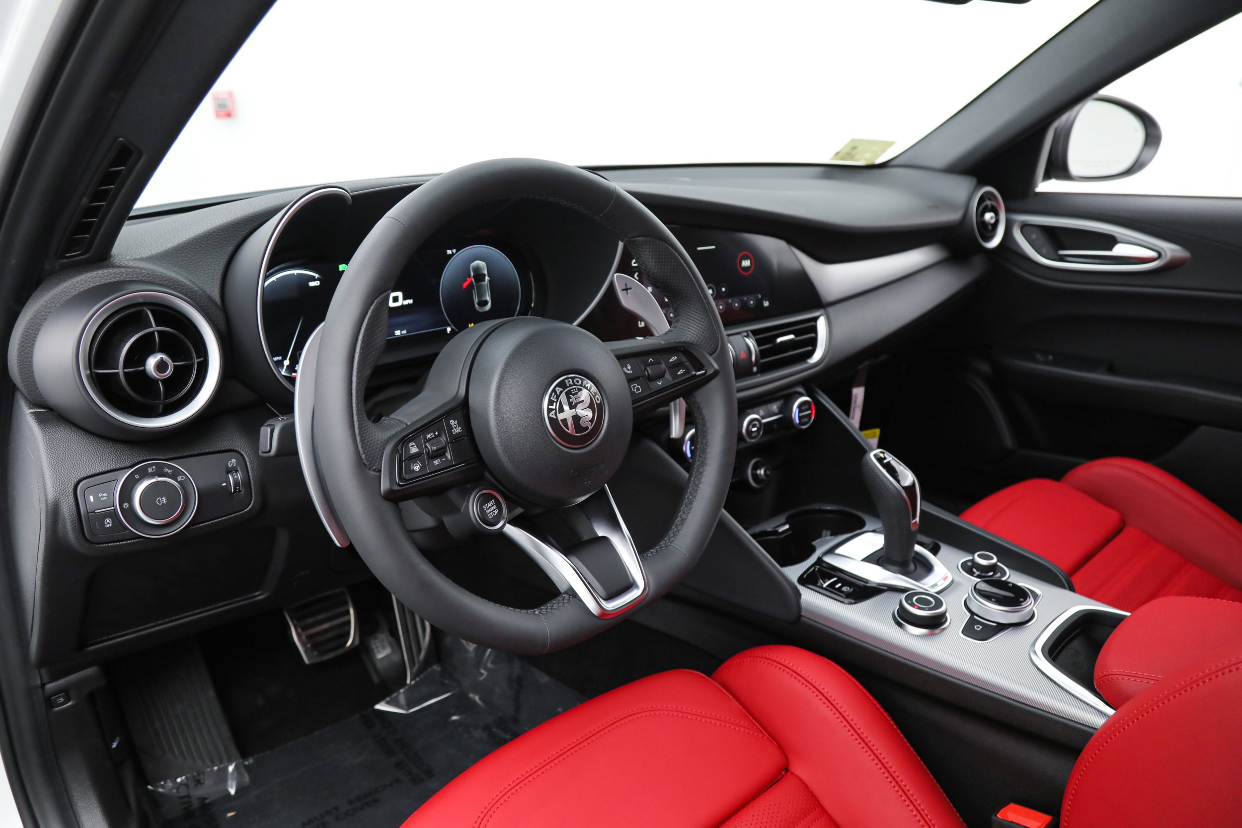 New 2026 Milano White Exterior Paint Alfa Romeo  image 16