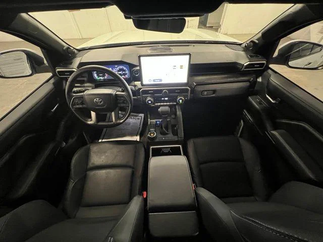 Used 2025 WIND CHILL PEARL Toyota  image 12