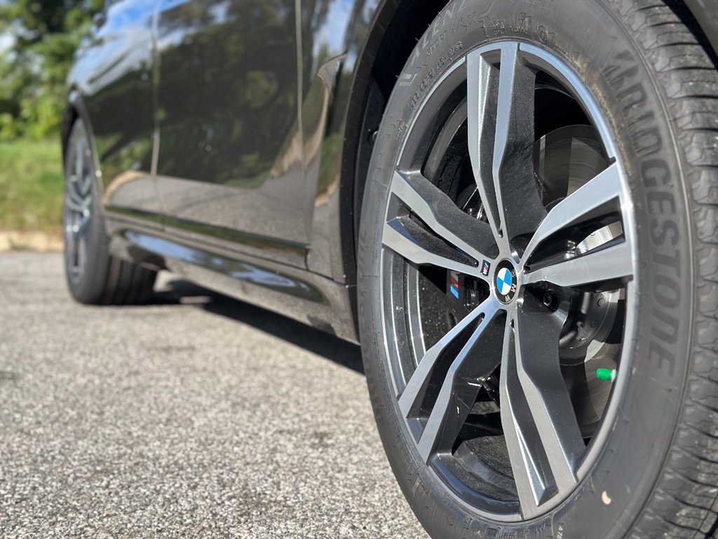 New 2027 Manhattan Green Metallic BMW xDrive40i image 8