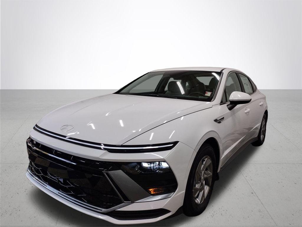 New 2026 White Hyundai SE image 2
