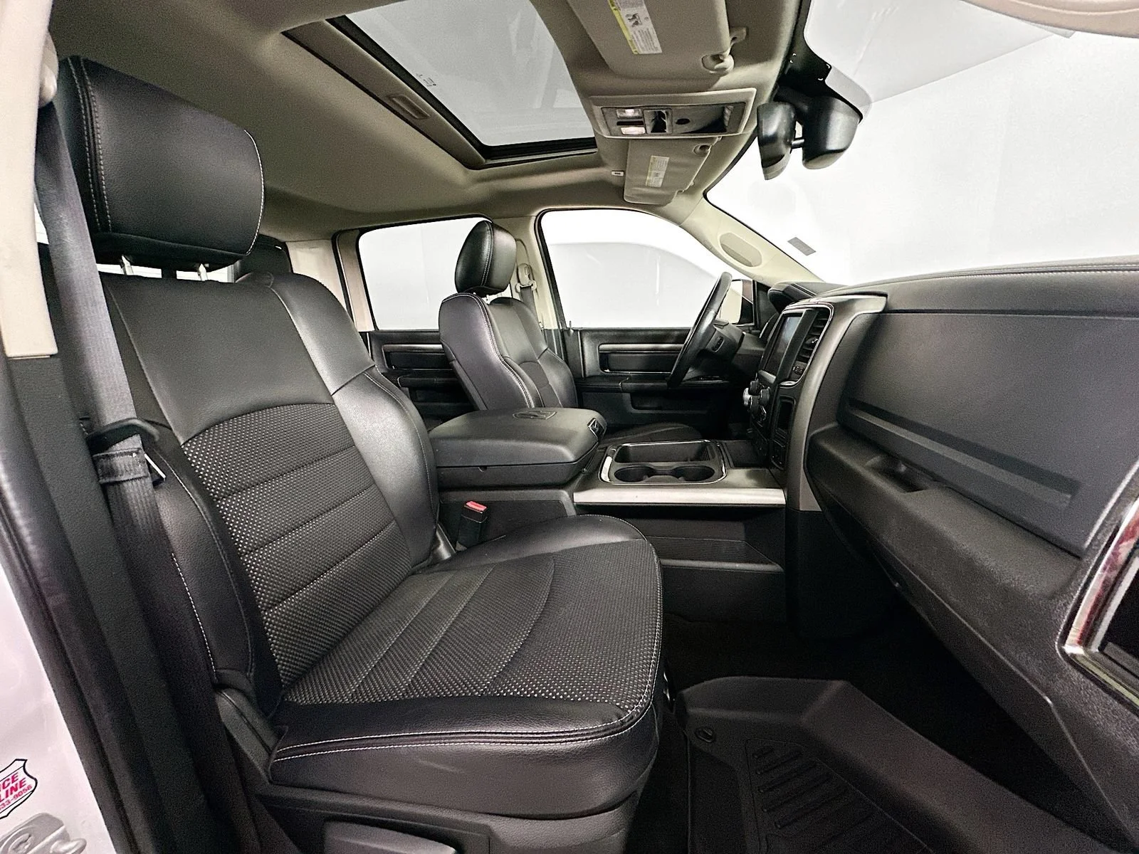 Used 2017  Ram Sport image 29