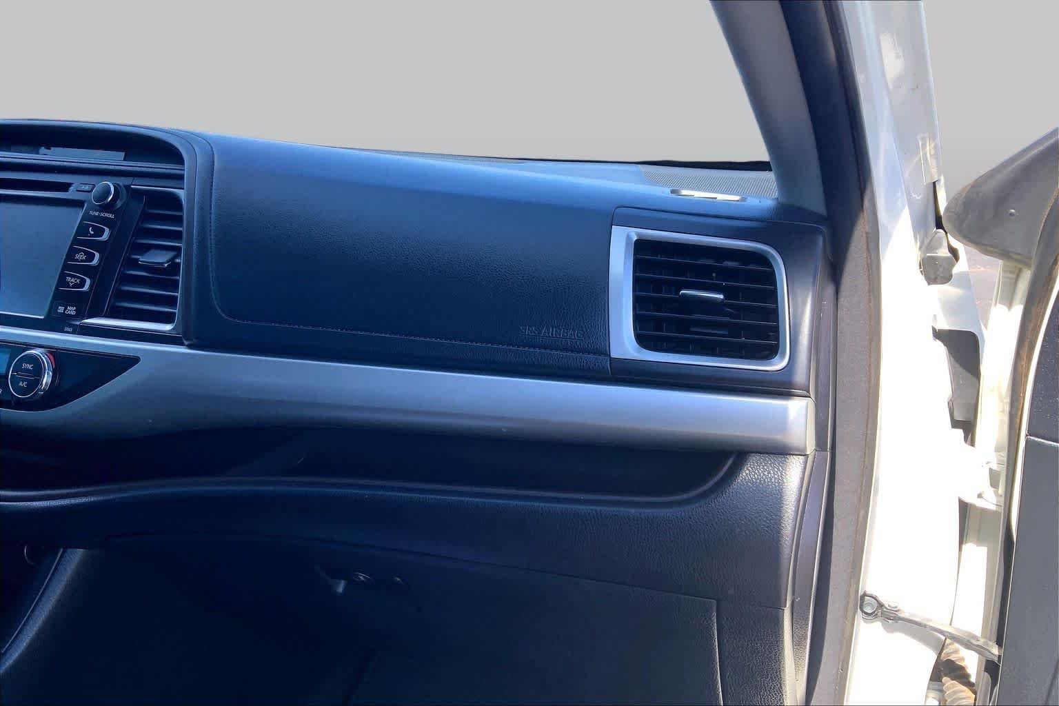 Used 2015 Blizzard Pearl Toyota XLE image 19