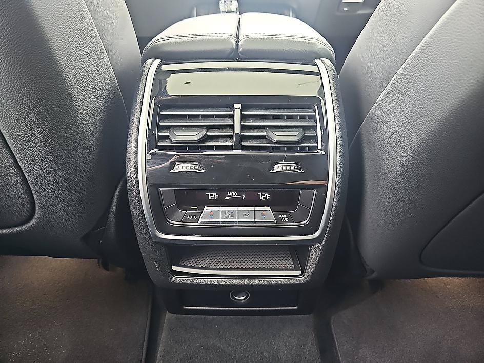 Used 2021 Black Sapphire Metallic BMW M50i image 34