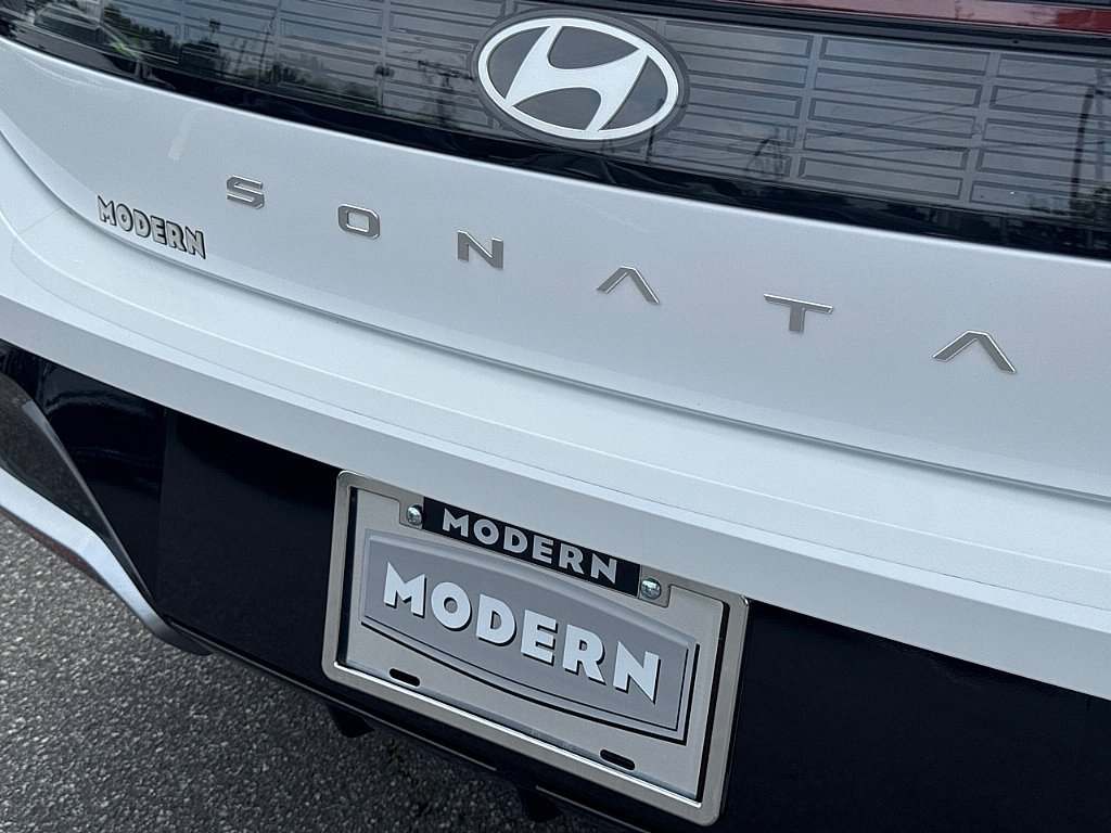 Used 2025 Serenity White Hyundai SEL image 25