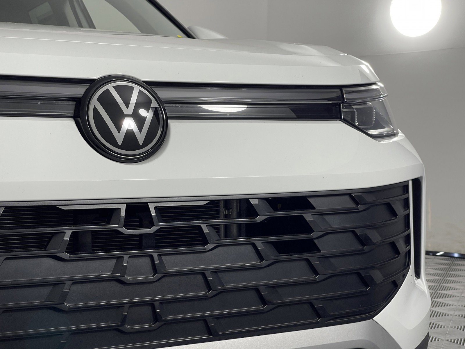 2026 Volkswagen Tiguan SE - Photo 9