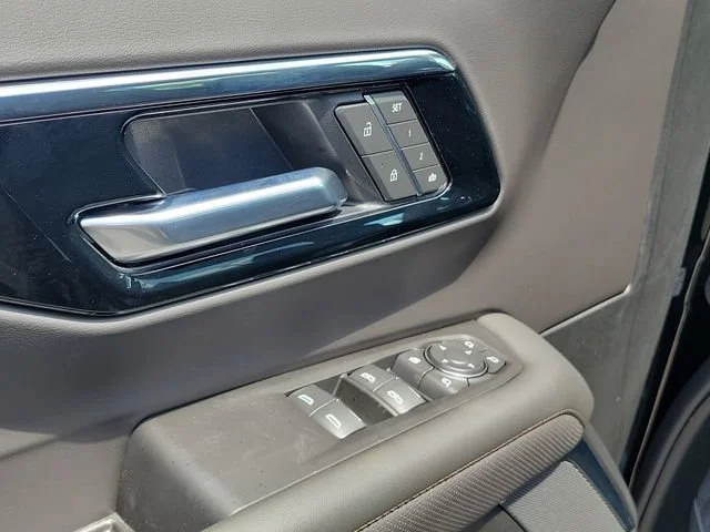 2026 Chevrolet Suburban High Country - Photo 23