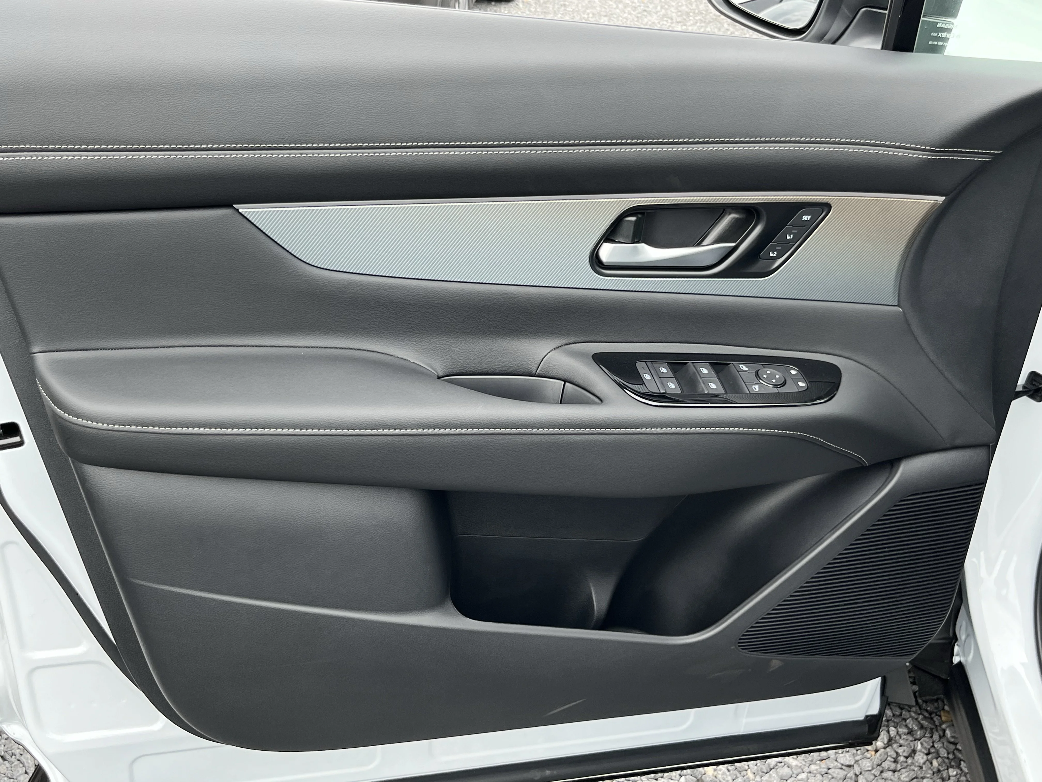 New 2026 Everest White Pearl TriCoat Nissan SL image 23