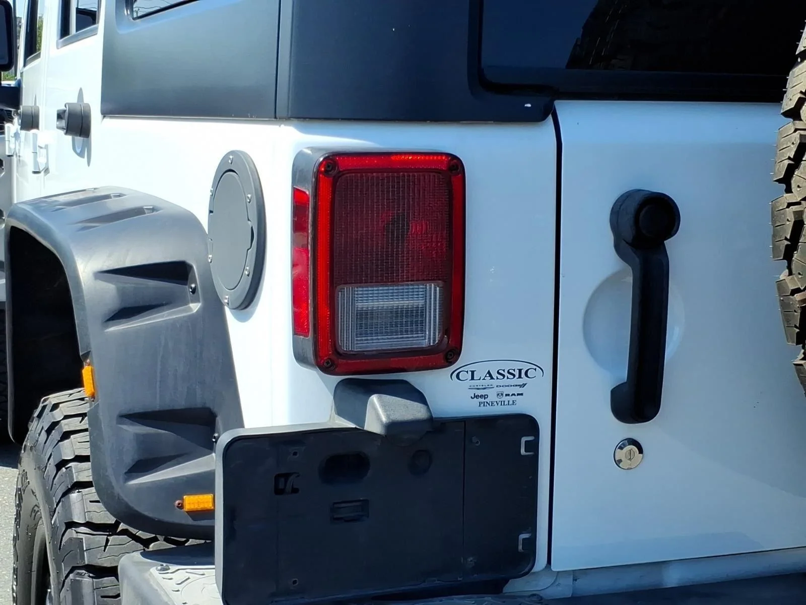 Used 2017 Bright White Clearcoat Jeep Rubicon image 21
