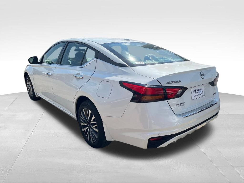Used 2023 White Nissan 2.5 SV image 3