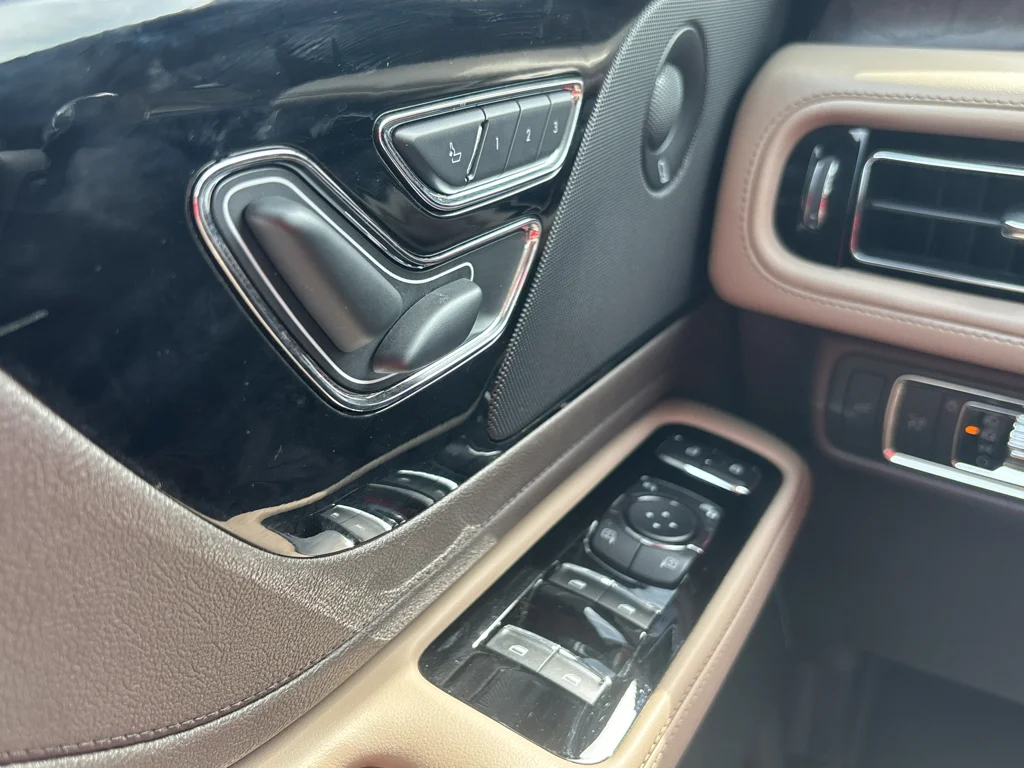 Used 2022 Ceramic Pearl Metallic Lincoln Reserve image 18