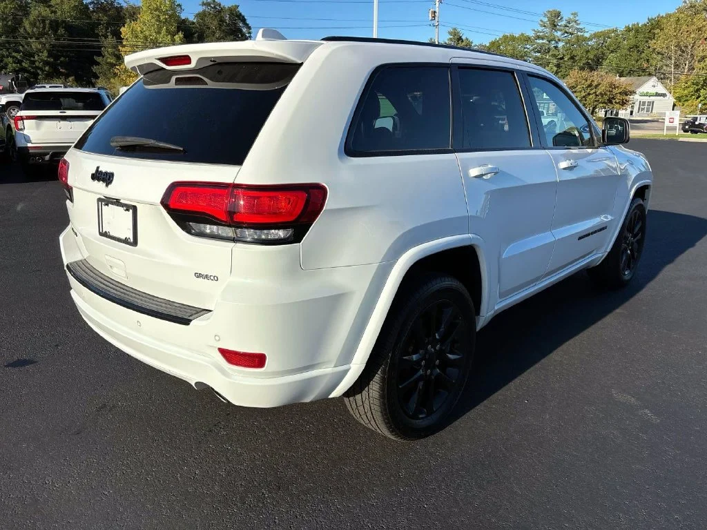 Used 2018 Bright White Clearcoat Jeep Altitude image 3