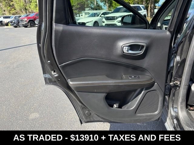 Used 2020 Silver Jeep Latitude image 13