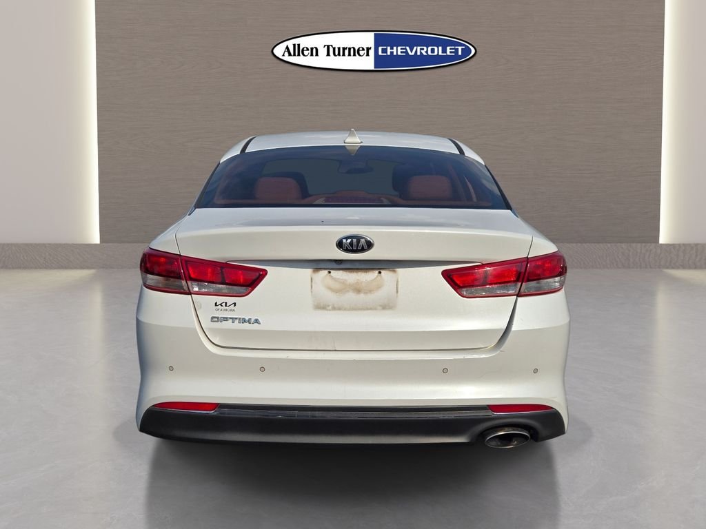 Used 2018 White Kia LX image 7