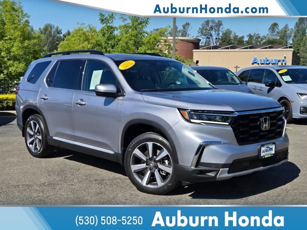 2023 Honda Pilot Touring AWD's photo