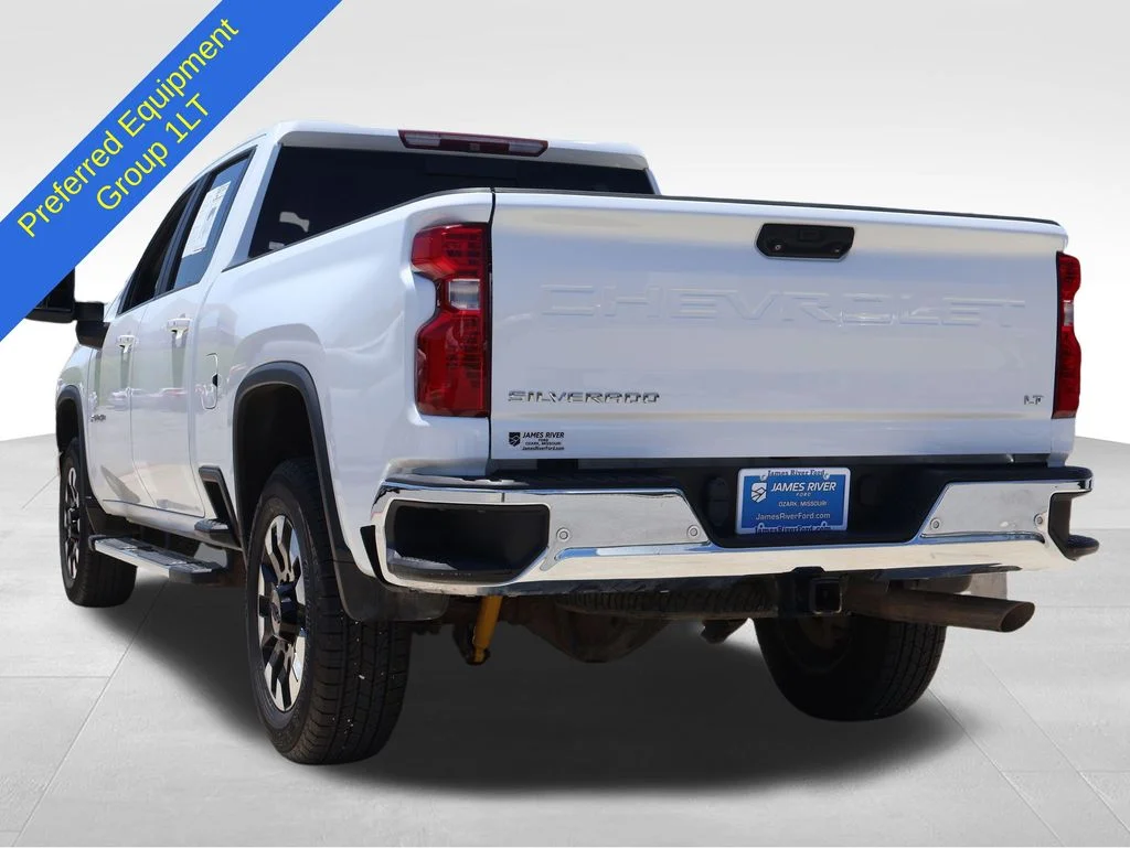 Used 2020 Summit White Chevrolet LT image 3