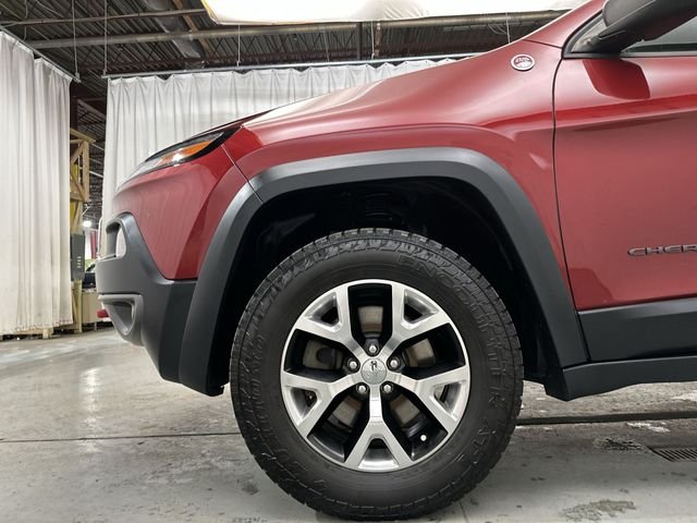 Used 2015 Red Jeep Trailhawk image 20