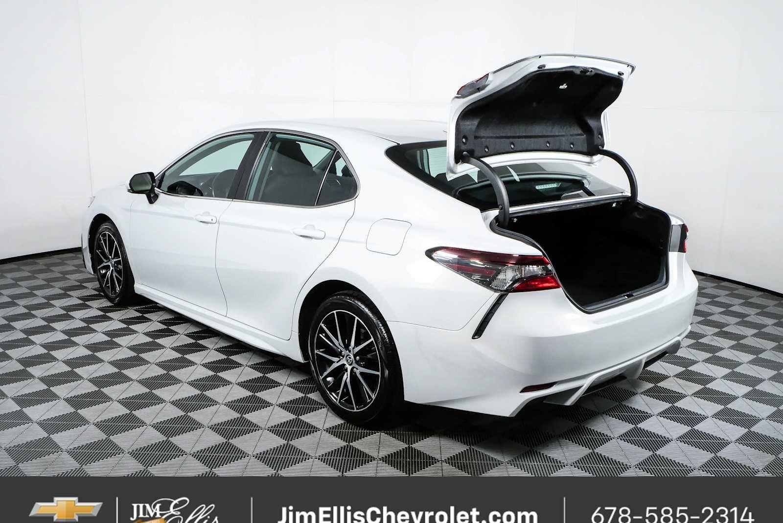 2024 Toyota Camry SE - Photo 30