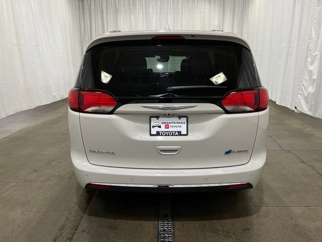 Used 2020 White Chrysler Limited image 5