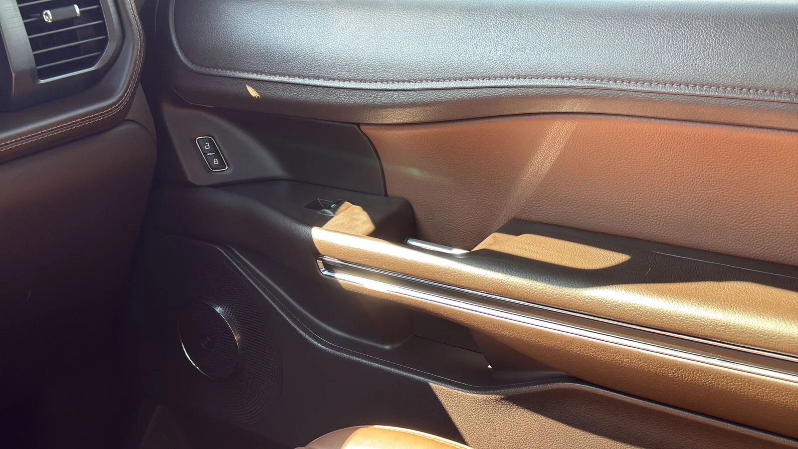 Used 2024 White Ford King Ranch image 23