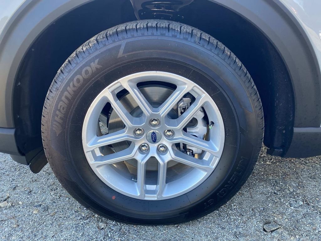 New 2026 Star White Metallic Tri-Coat Ford Active image 8