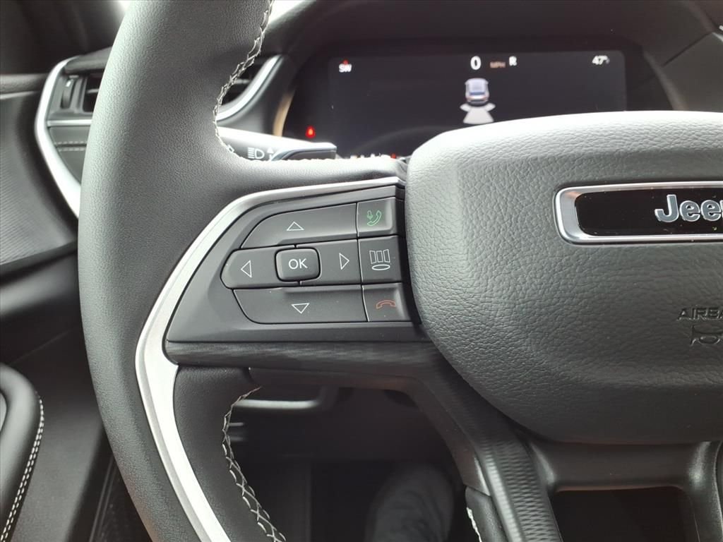Used 2025 Red Jeep Laredo image 19